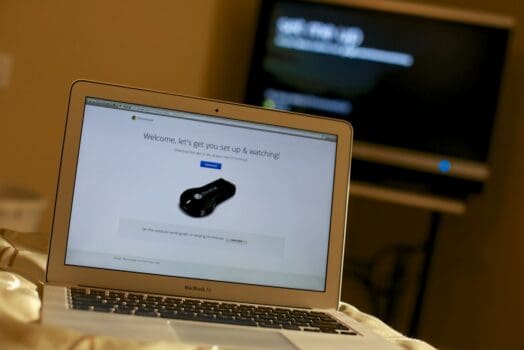 كيفية استخدام Chromecast مع iPhone أو Mac؟ (مرآة كروم كاست للآيفون)