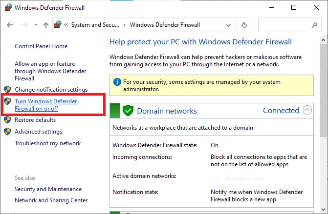 現在，在左側菜單中選擇打開或關閉 Windows Defender 防火牆選項